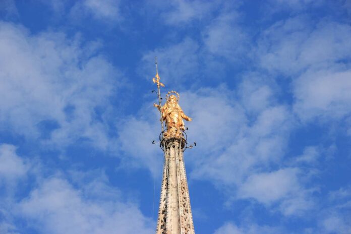 Madonnina Duomo Milan